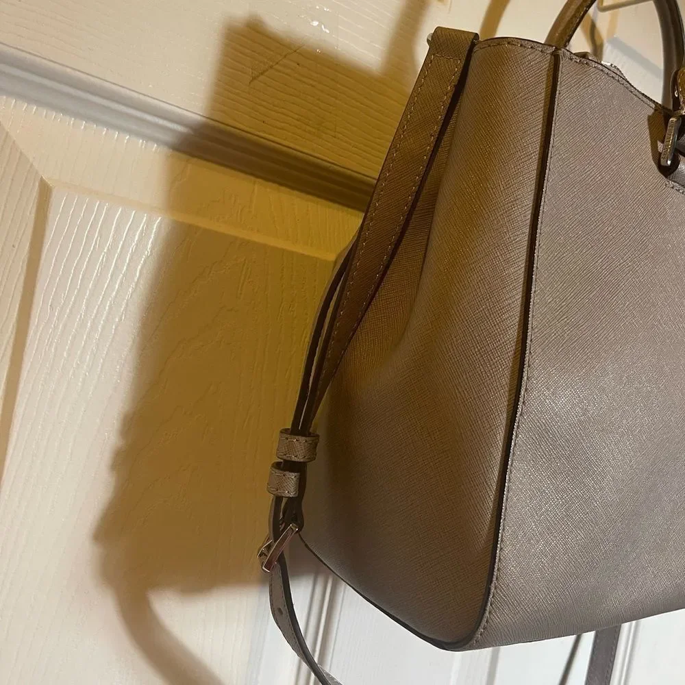 Michael Kors Gray leather Satchel/ shoulder bag with silver tone hardwares.